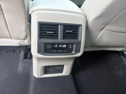 Used 2023 Volkswagen Atlas SE w/ Panoramic Sunroof Package FWD image 16