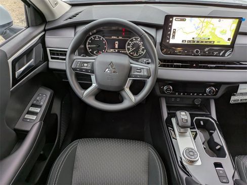 New 2025 Mitsubishi Outlander ES image 15