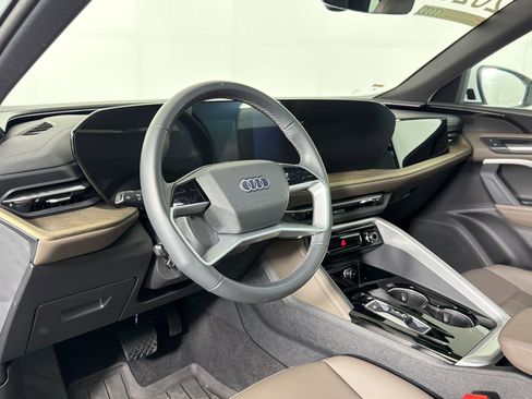 Certified 2025 Audi Q5 Premium w/ Convenience Package AWD/4WD image 4