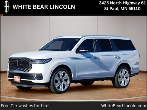 Used 2025 Lincoln Navigator Reserve AWD/4WD image 1