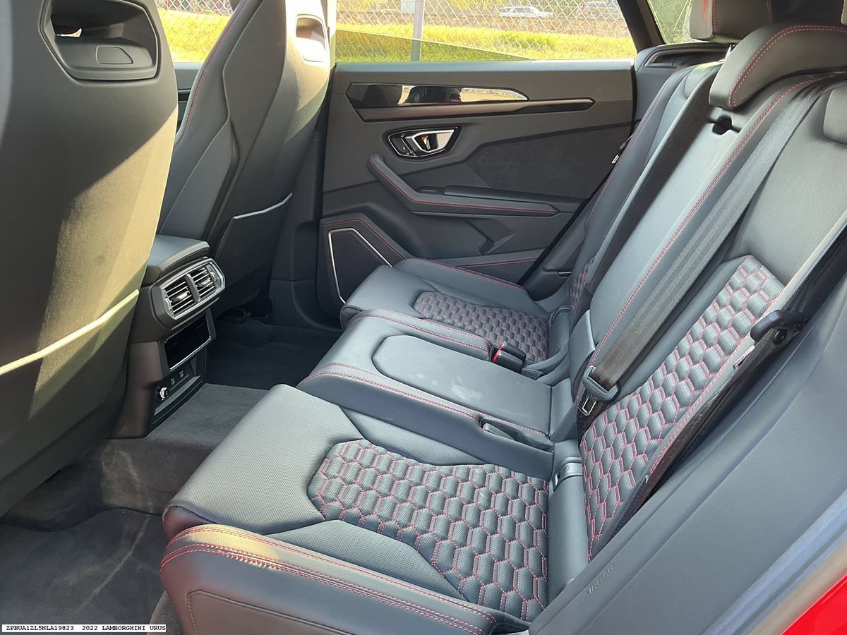 Used 2022 Lamborghini Urus AWD/4WD image 8