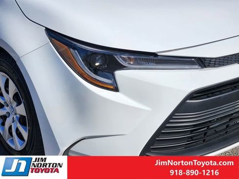 Used 2024 Toyota Corolla LE image 9