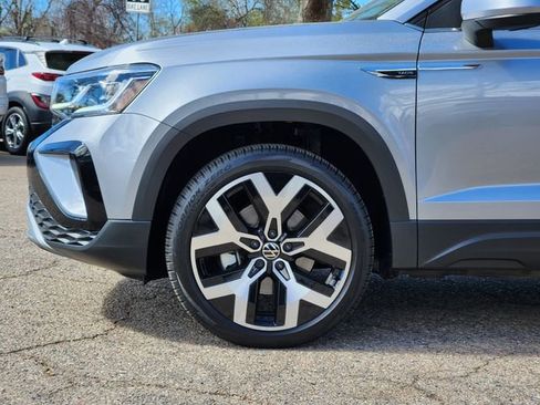 Certified 2023 Volkswagen Taos SEL image 8