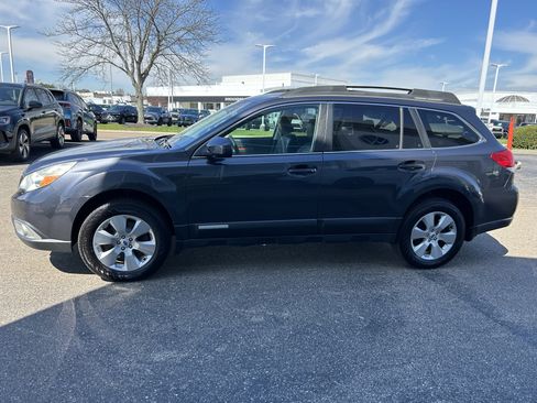 Used 2011 Subaru Outback 3.6R Limited w/ PWR Moonroof Pkg image 4