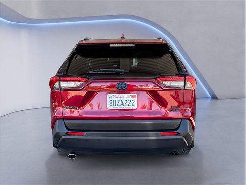 Used 2020 Toyota RAV4 XLE w/ XLE Grade Weather Package AWD/4WD image 5
