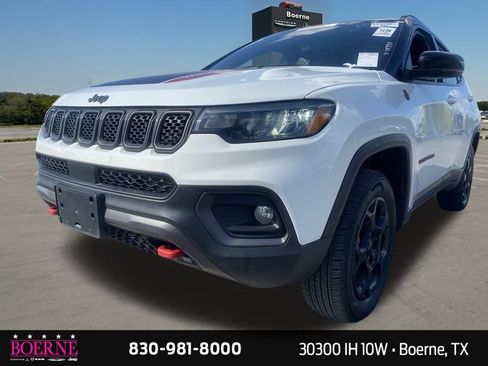 Used 2023 Jeep Compass Trailhawk AWD/4WD image 3