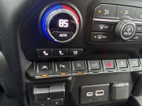 Used 2020 Chevrolet Silverado 1500 High Country w/ Technology Package image 28