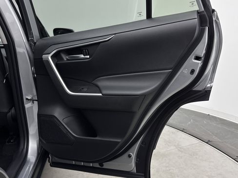 Used 2025 Toyota RAV4 XLE w/ Convenience Package image 32