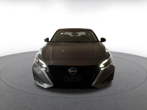 Used 2025 Nissan Altima 2.5 SV FWD image 11