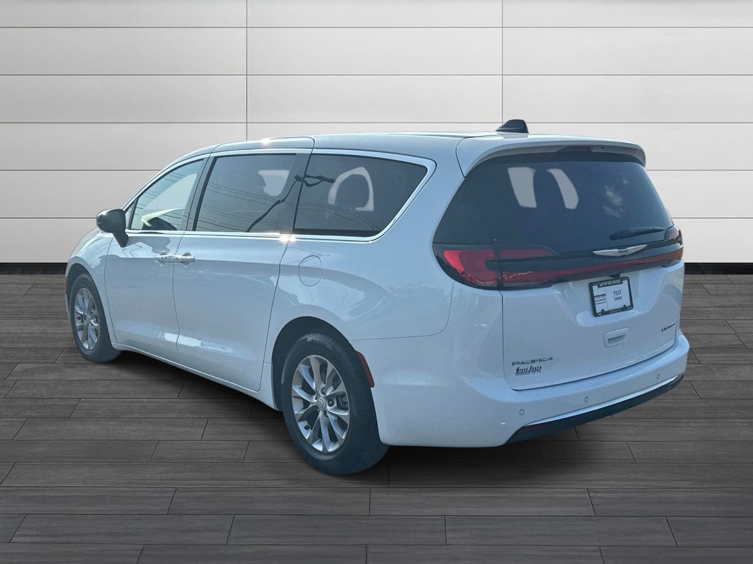 Used 2026 Chrysler Pacifica Limited FWD image 7