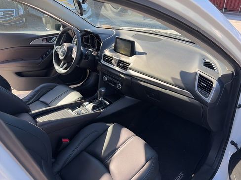 Used 2018 MAZDA MAZDA3 Touring image 12