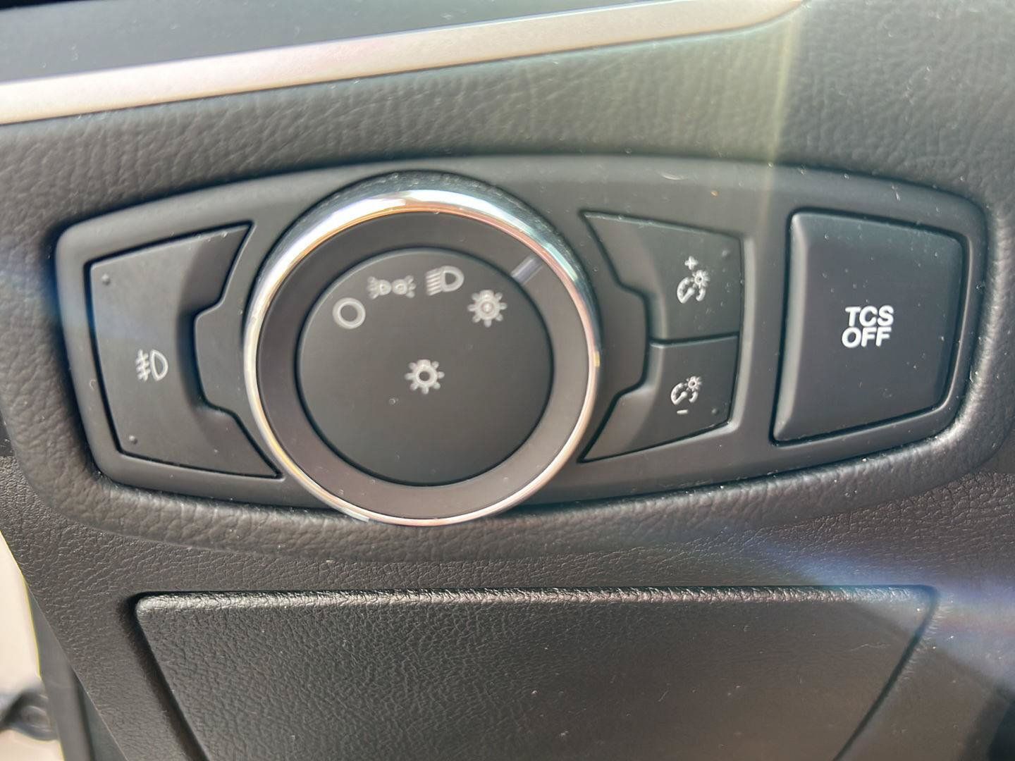 Used 2019 Ford Edge SEL w/ Equipment Group 201A AWD/4WD image 17