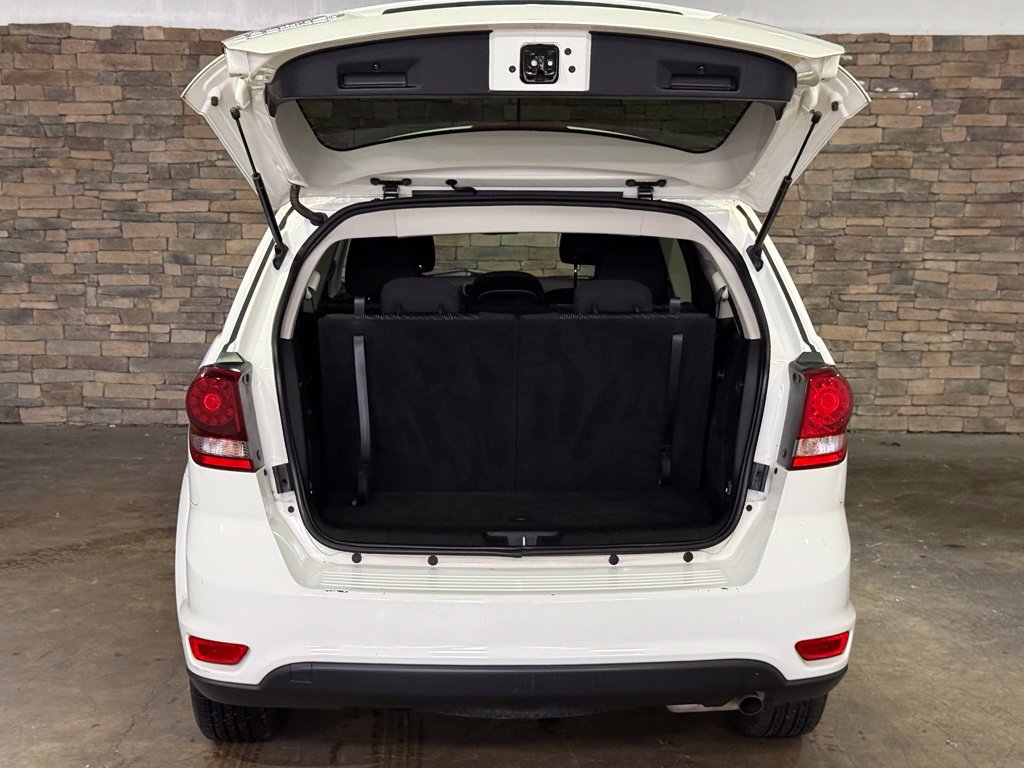 Used 2019 Dodge Journey SE w/ Connectivity Group FWD image 8