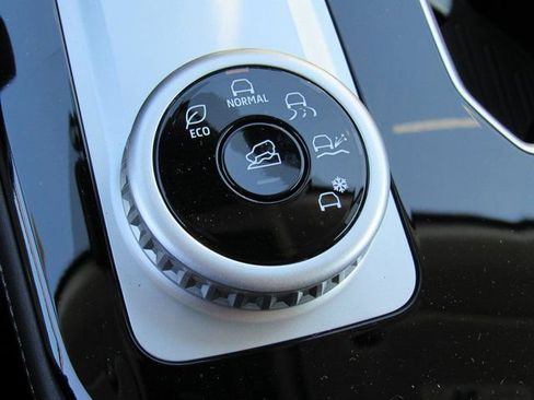 New 2025 Mitsubishi Outlander SE image 19