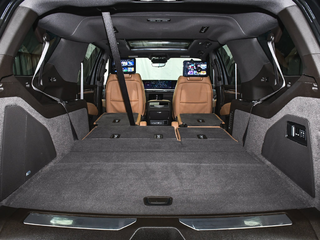 Used 2026 Cadillac Escalade ESV Luxury w/ LPO, Radiant Package AWD/4WD image 73