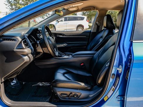 Used 2020 Toyota Camry LE image 4