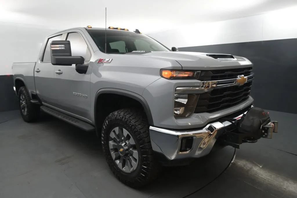 Used 2024 Chevrolet Silverado 2500 LT AWD/4WD image 7