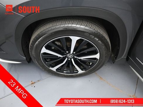 Used 2021 Toyota Highlander XSE AWD/4WD image 40