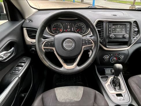 Used 2015 Jeep Cherokee Sport FWD image 6