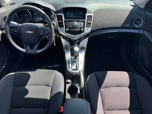 Used 2016 Chevrolet Cruze LT image 8