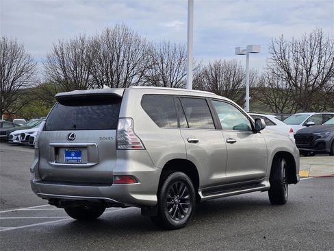 Used 2022 Lexus GX 460 Premium w/ Premium Plus Package image 5