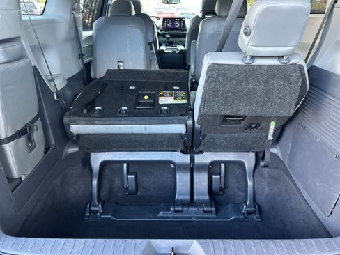 Used 2024 Toyota Sienna XLE image 14