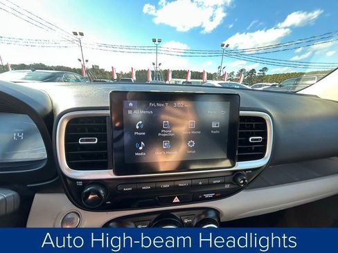 Used 2024 Hyundai Venue SEL image 34