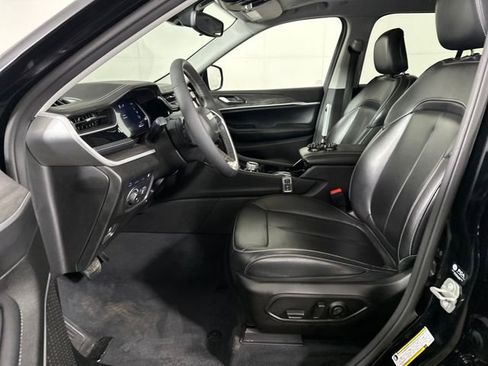 Used 2023 Jeep Grand Cherokee 4WD 4xe image 11