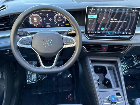 New 2026 Volkswagen Tiguan SE image 13