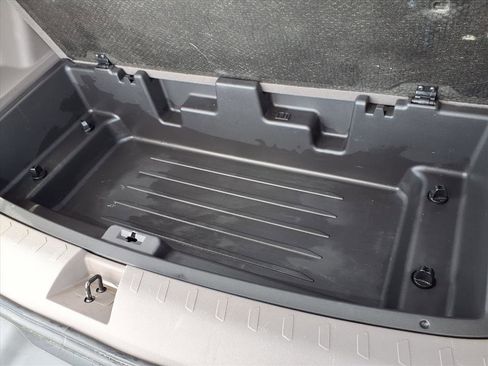 Used 2021 Chevrolet Traverse LT image 28