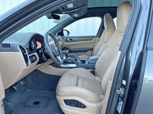 Used 2022 Porsche Cayenne Turbo S image 17