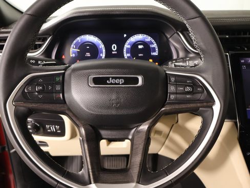 Used 2023 Jeep Grand Cherokee L Limited RWD image 3