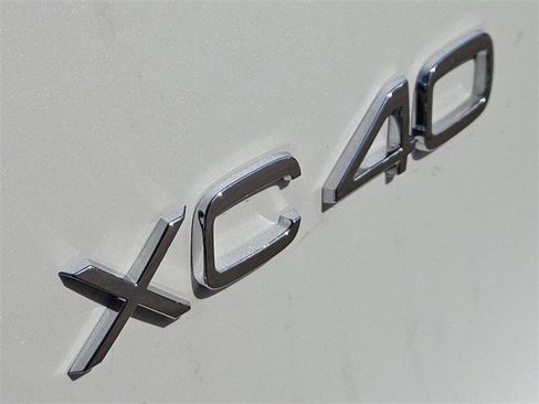 Certified 2025 Volvo XC40 B5 Ultra w/ Climate Package image 11