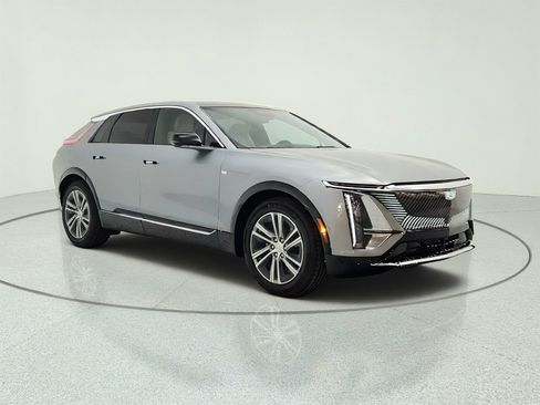 Used 2024 Cadillac Lyriq Luxury RWD image 3