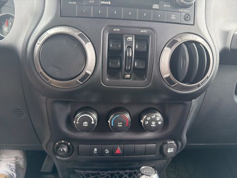 Used 2015 Jeep Wrangler Unlimited Sport w/ Quick Order Package 24S AWD/4WD image 15