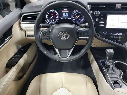 Used 2018 Toyota Camry XLE FWD image 25
