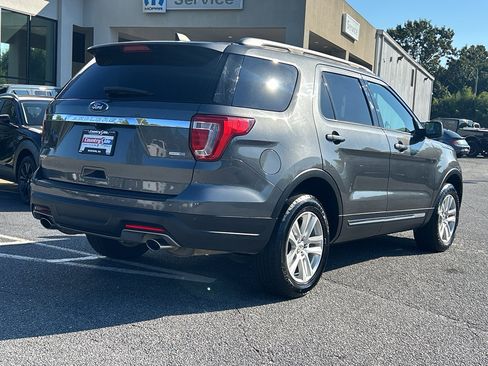 Used 2019 Ford Explorer XLT image 5