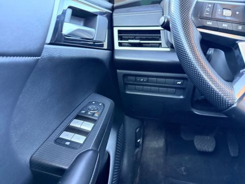 Used 2024 Mitsubishi Outlander SE image 21