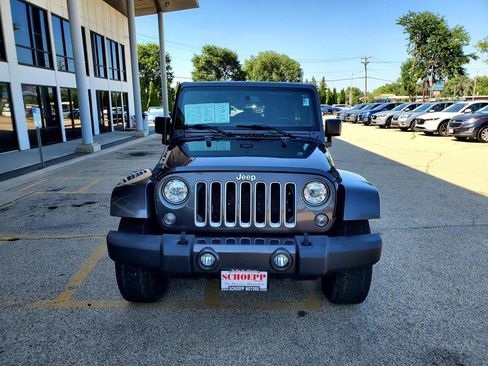 Used 2017 Jeep Wrangler Unlimited Sahara w/ Dual Top Group AWD/4WD image 2