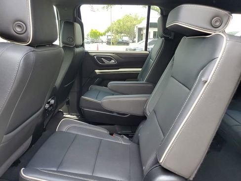 Used 2024 GMC Yukon XL SLT w/ SLT Luxury Package RWD image 10