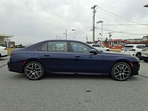 Certified 2023 BMW 760i xDrive AWD/4WD image 8