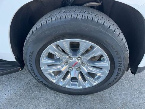 Used 2025 GMC Yukon Denali AWD/4WD image 17