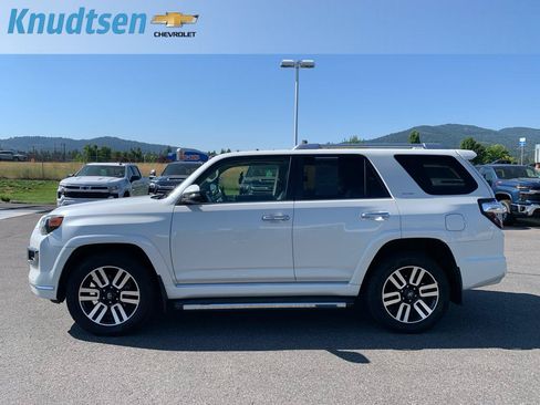 Used 2018 Toyota 4Runner Limited w/ Four Season Floor Mat Package AWD/4WD image 4