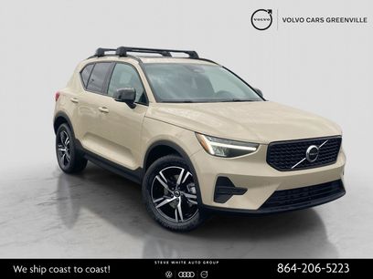 New 2026 Volvo XC40 B5 Core w/ Climate Package