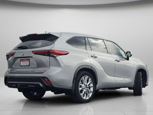 Used 2023 Toyota Highlander Limited image 24