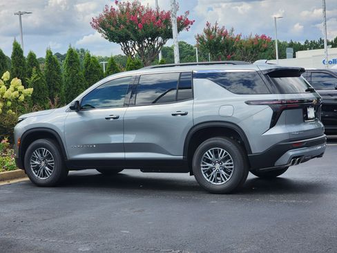 New 2025 Chevrolet Traverse LT w/ Driver Confidence Package image 9