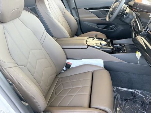 Used 2025 BMW 530i RWD image 9