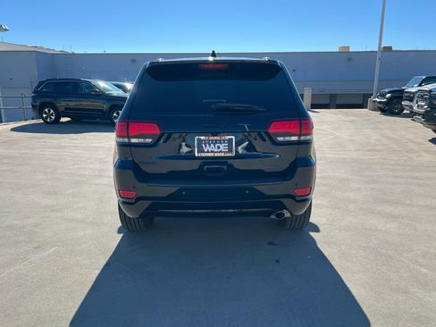 Used 2021 Jeep Grand Cherokee Laredo X image 4