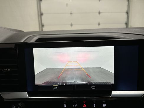 Used 2025 Chevrolet Silverado 2500 LT w/ Convenience Package image 34