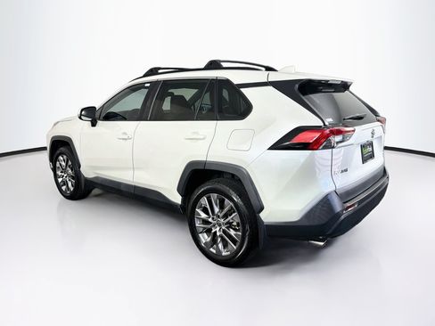 Used 2021 Toyota RAV4 XLE Premium FWD image 5